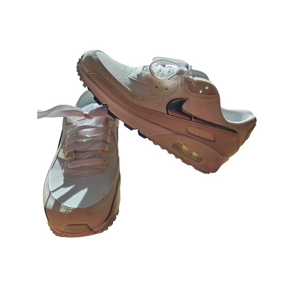 N.I.K.E. Womens Air Max 90 Size 8